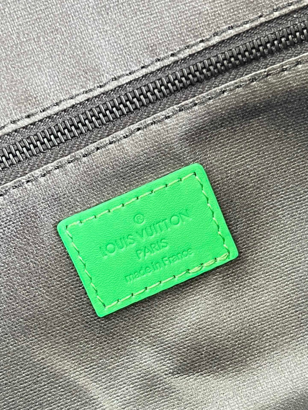 l0*is V*t0n dopp kit toilet pouch