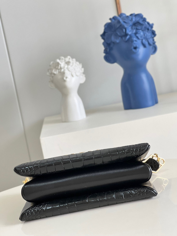 l0*is V*t0n coussin pm