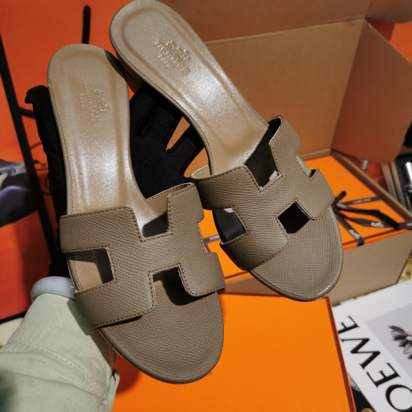H**mes oasis sandal