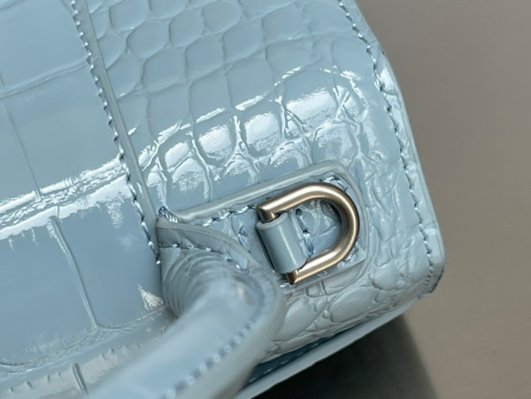 Ba*len*cia*ga hourglass