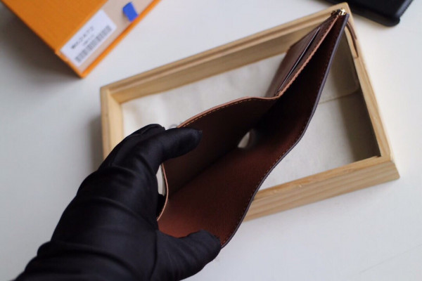 l0*is V*t0n victorine wallet