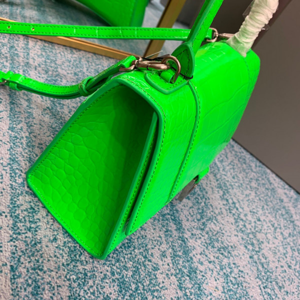 Ba*len*cia*ga hourglass