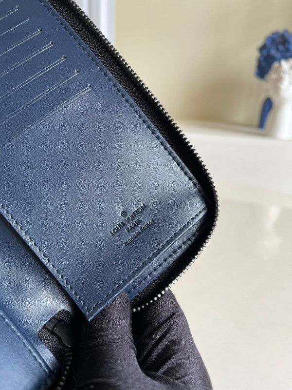 l0*is V*t0n zippy wallet