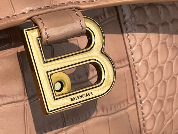 Ba*len*cia*ga hourglass