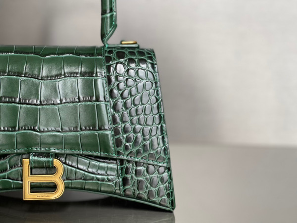 Ba*len*cia*ga hourglass