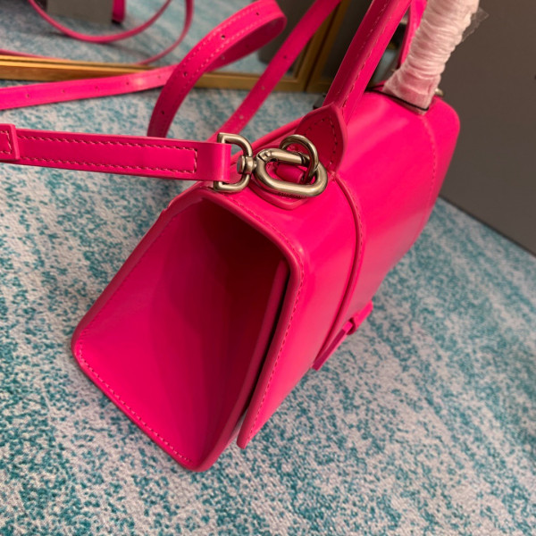 Ba*len*cia*ga hourglass