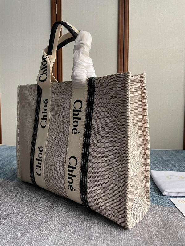 CHLOÉ LARGE WOODY TOTE BAG