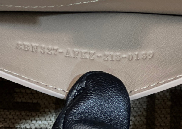 F**di peekabooiseeu-27x21x11cm