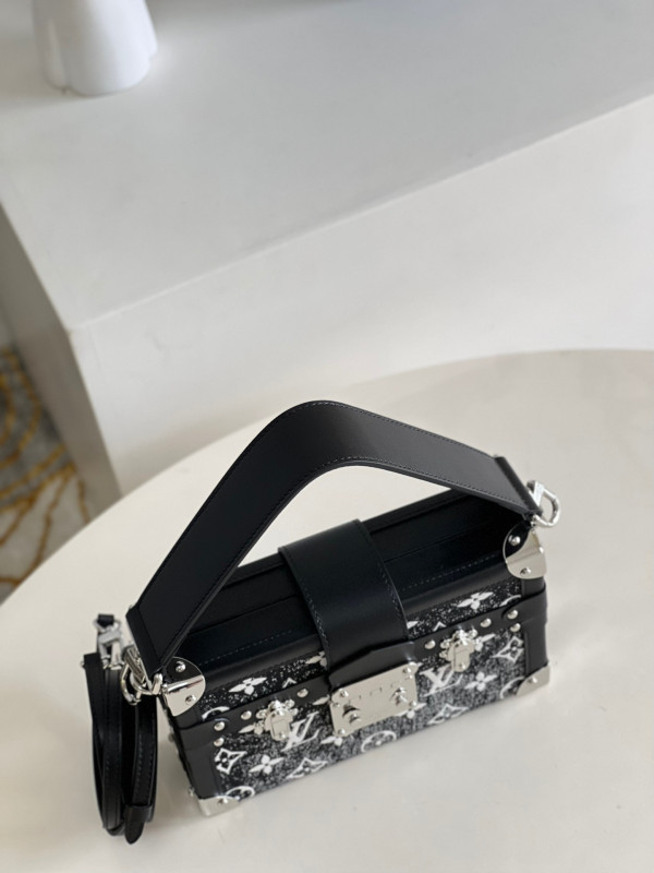 l0*is V*t0n petite malle