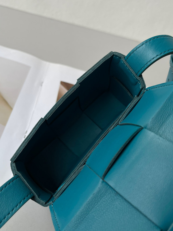 bo*te*ga Ve*ne*ta candy mini cassette-12*8*4cm