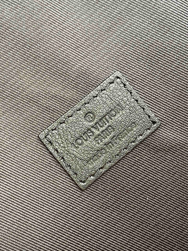 l0*is V*t0n dean backpack