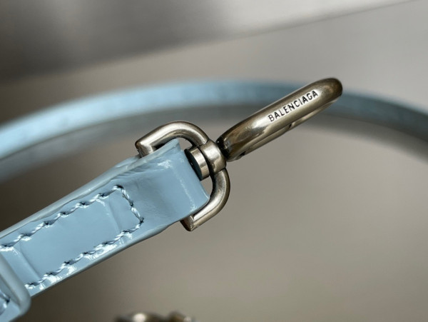 Ba*len*cia*ga hourglass