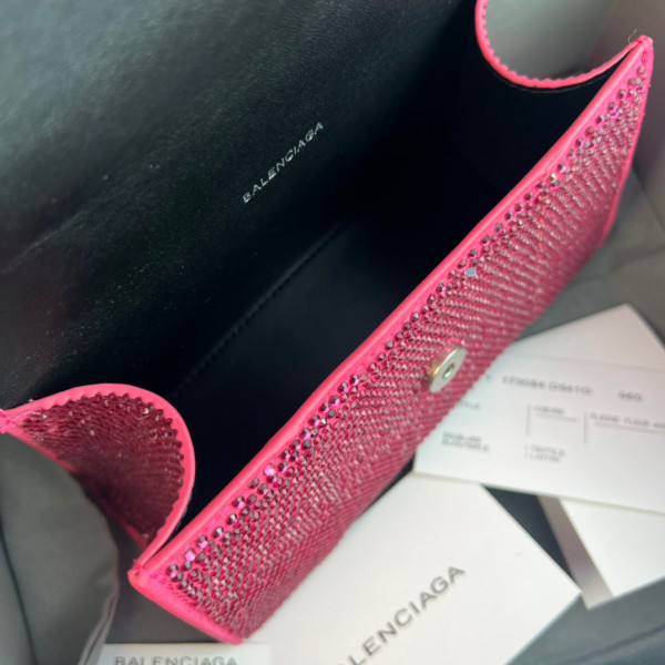 Ba*len*cia*ga hourglass