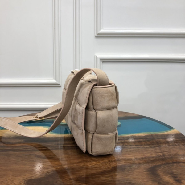 bo*te*ga Ve*ne*ta cassette