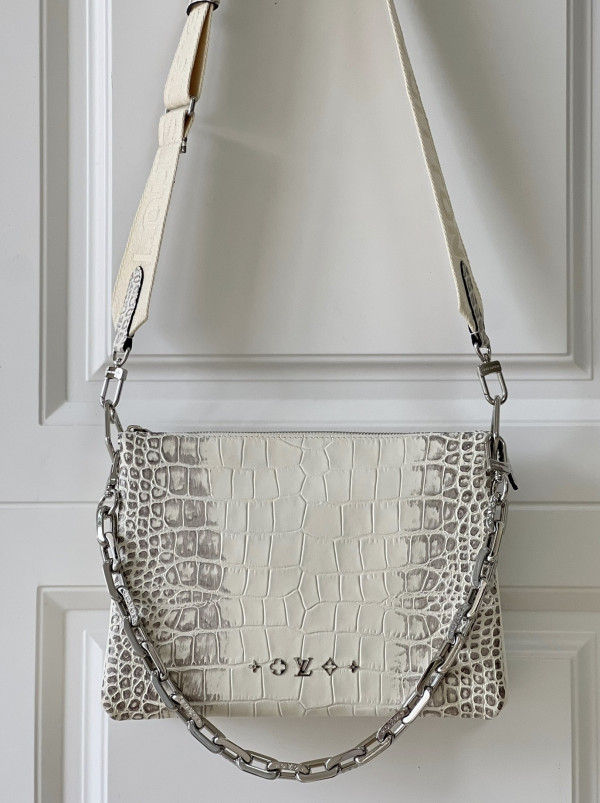 l0*is V*t0n coussin pm