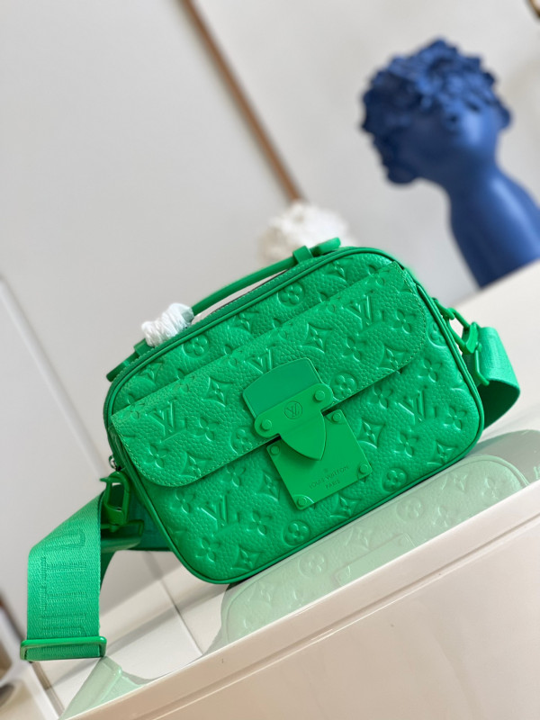 l0*is V*t0n s lock messenger