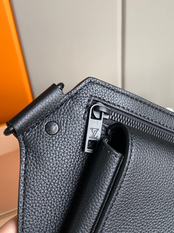 l0*is V*t0n slingbag