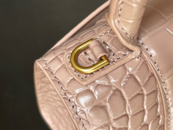 Ba*len*cia*ga hourglass