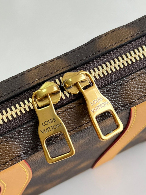 l0*is V*t0n soft trunk