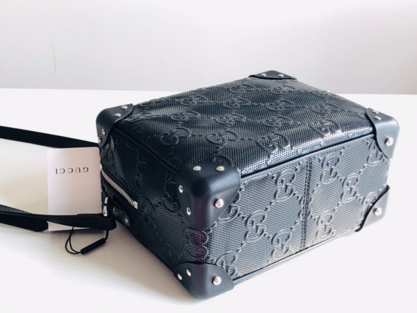 G*u*i gg shoulder bag with leather details