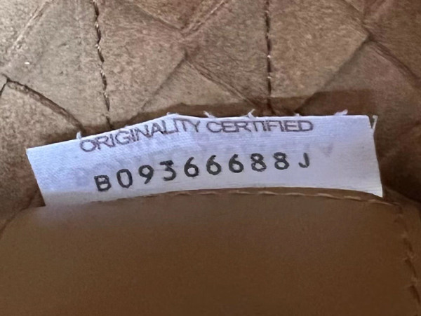 bo*te*ga Ve*ne*ta slim intrecciato briefcase