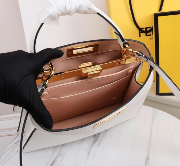 F**di peekaboo iseeu medium