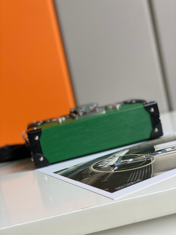 l0*is V*t0n petite malle