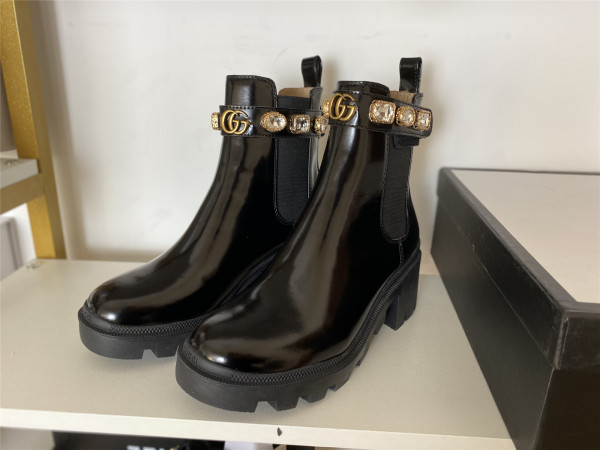 G*u*i embroidered leather ankle boot with belt