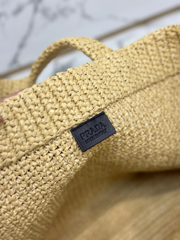 Pra*a crochet tote bag