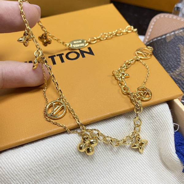 l0*is V*t0n necklace