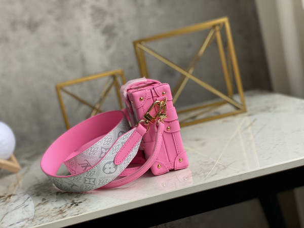 l0*is V*t0n petite malle