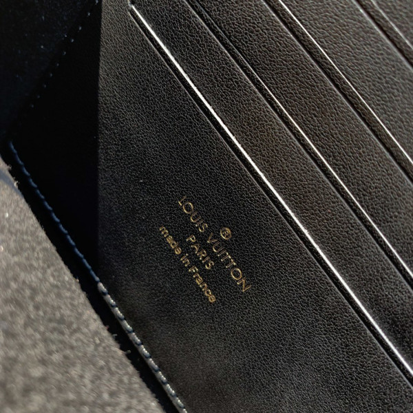 l0*is V*t0n v dauphine chain wallet