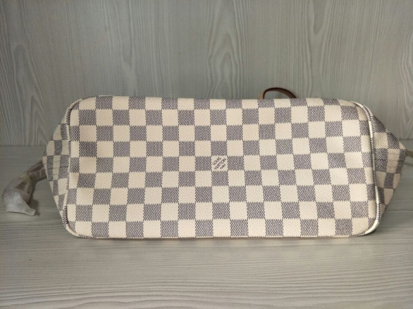 l0*is V*t0n neverfull mm