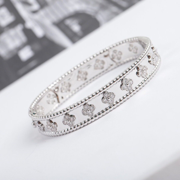 V*N CL*F & arpels perlée bracelet