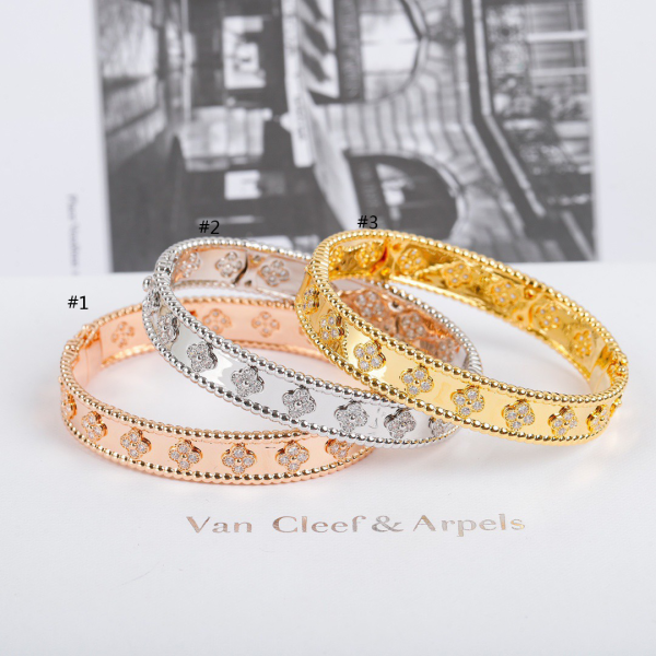 V*N CL*F & arpels perlée bracelet