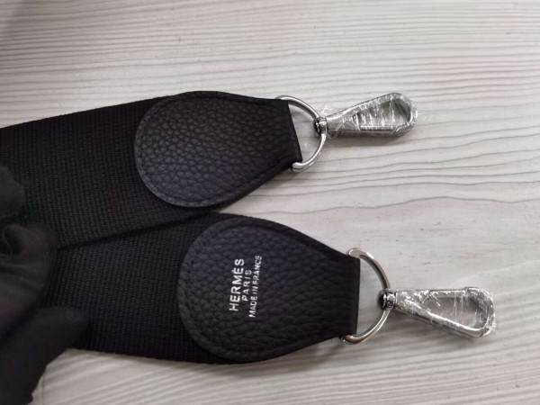 H**mes adjustable shoulder strap