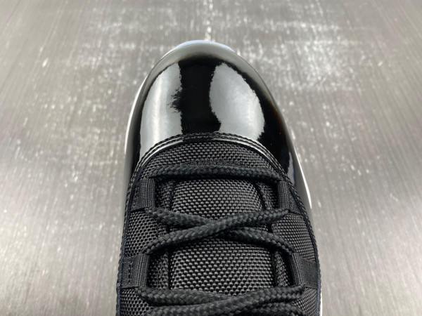 AIR JORDAN 11 LOW 
