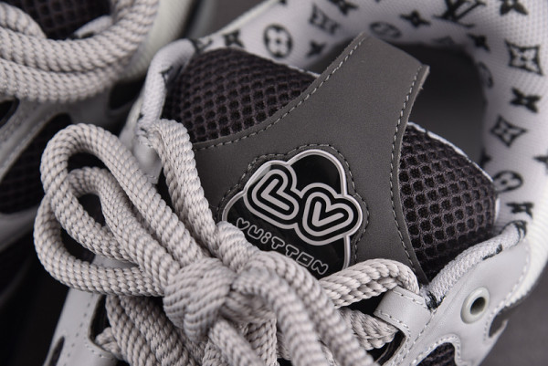 l0*is V*t0n sneakers