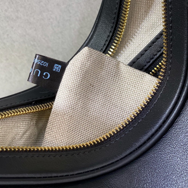 G*u*i attache large shoulder bag