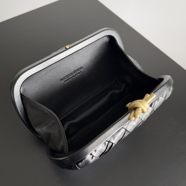 bo*te*ga Ve*ne*ta knot minaudiere