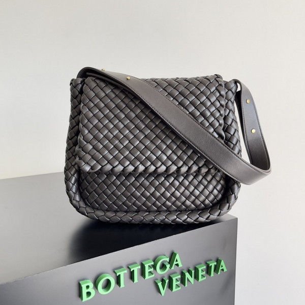 bo*te*ga Ve*ne*ta small cobble shoulder bag