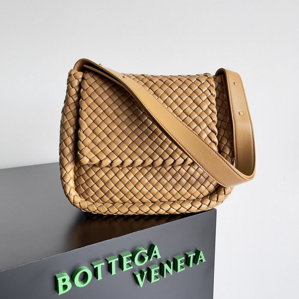 bo*te*ga Ve*ne*ta small cobble shoulder bag