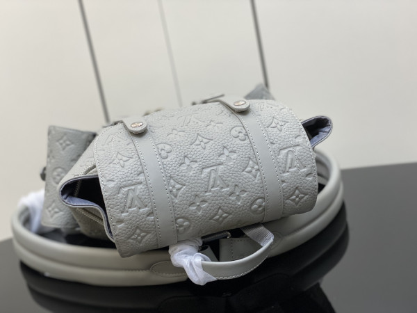 l0*is V*t0n christopher pm