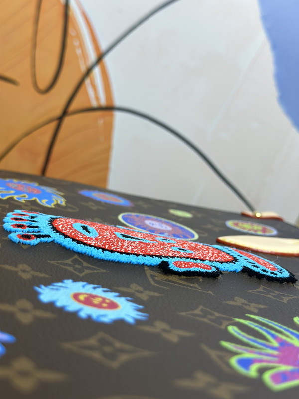 l0*is V*t0n x yk onthego mm