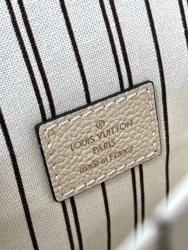 l0*is V*t0n pochette metis east west