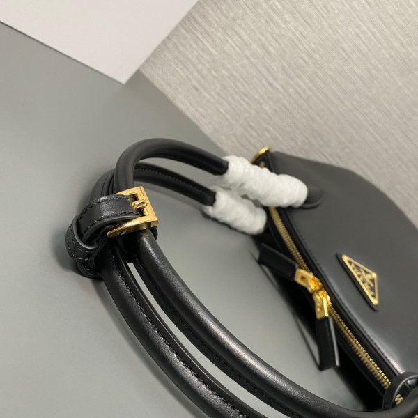 Pra*a leather handbag-31x16x11cm