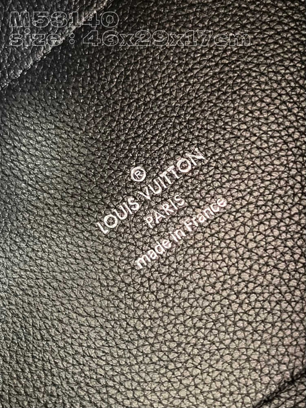 l0*is V*t0n hina-46 x 29.5 x 17cm