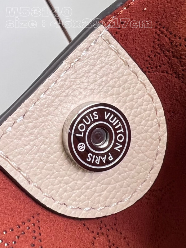 l0*is V*t0n hina-46 x 29.5 x 17cm