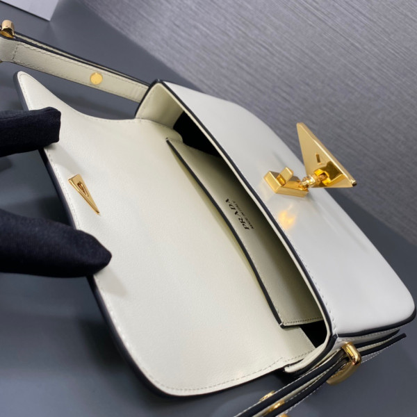 Pra*a patent bag-20.5*10.5*4cm