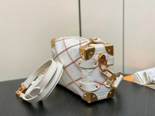 l0*is V*t0n side trunk pm-18*12.5*8cm